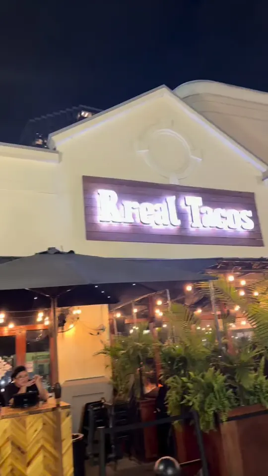 Rreal Tacos - Buckhead in Atlanta showing review, taco platters, casa bria, margarita, video by La'Dee Grand Ruby on Facebook