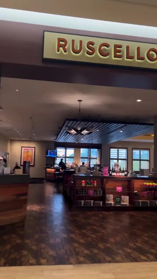 Ruscello at Nordstrom in Atlanta showing italian food, pizza, pasta, apps, video by discoverdunwoody on TikTok