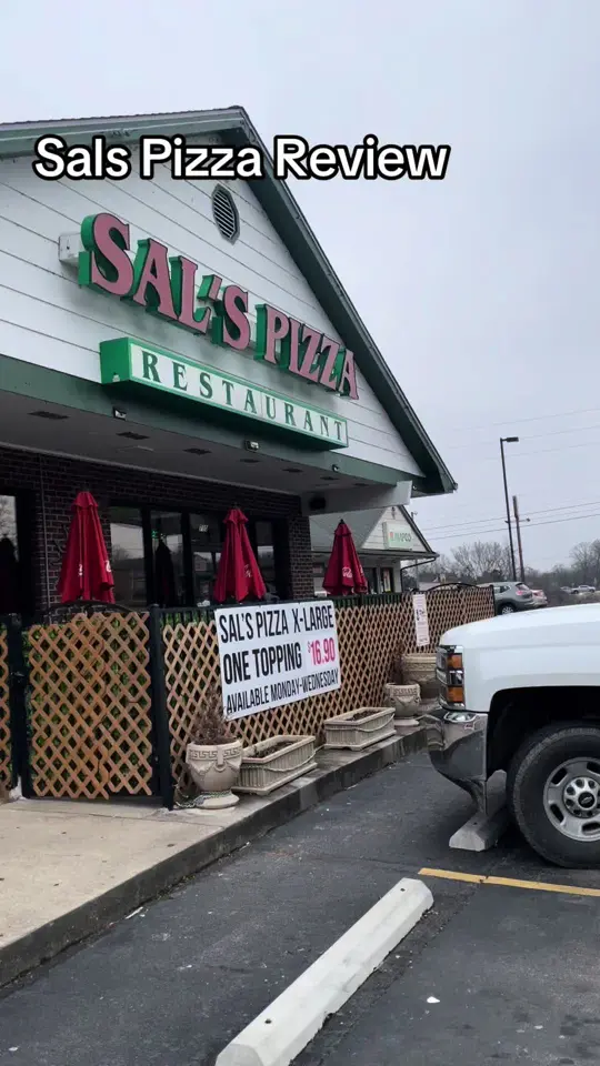 Sal's Pizza in Dallas showing pizza, restaurant review, video by tnmatthewallen on TikTok