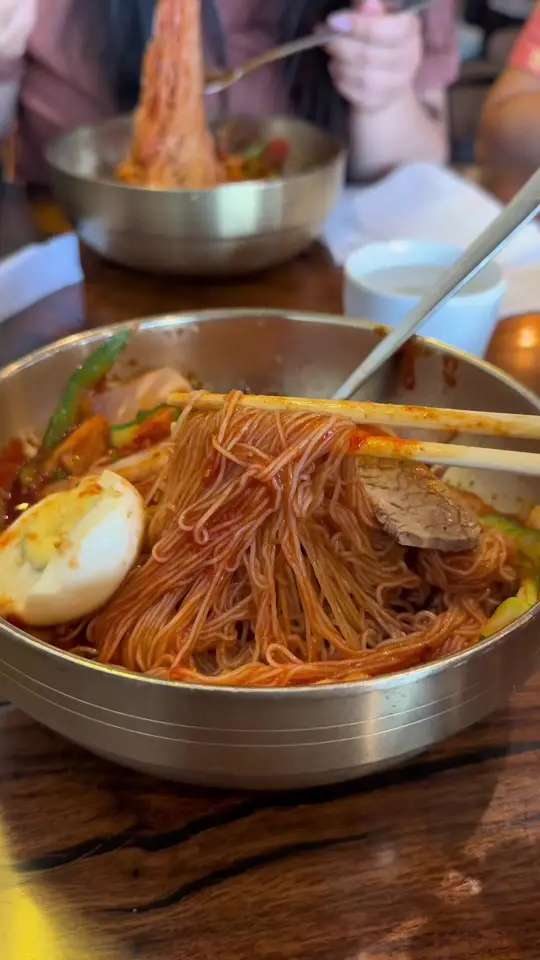 Sambong Duluth 삼봉냉면 둘루스점 in Duluth showing food, korean cold noodles, beef and radish broth, spicy noodles, fish noodles, kbbq meats, dumplings, video by andrewloves_ on TikTok