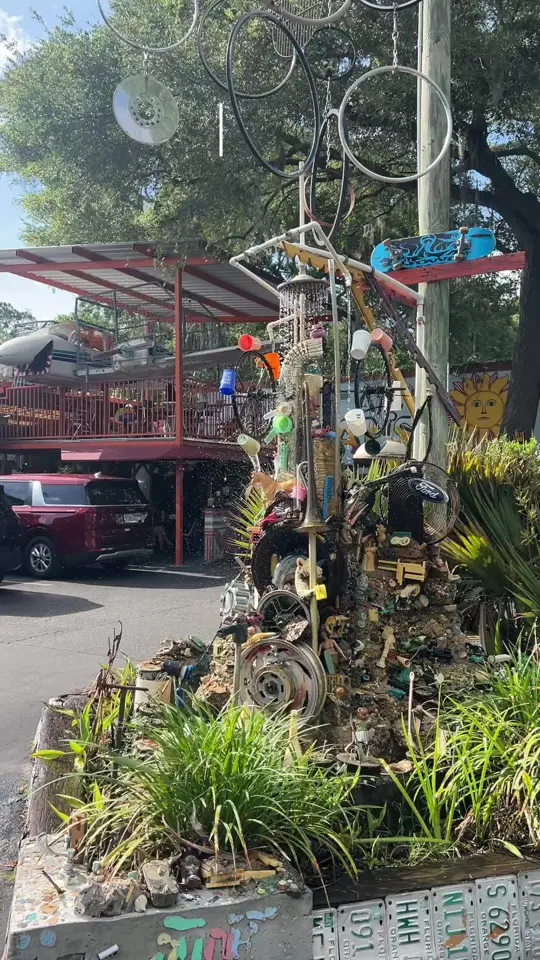 Satchel's Pizza in Gainesville showing pizza, vegan toppings, tempeh, video by van_york on TikTok