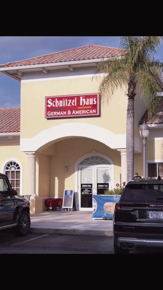 Schnitzel Haus in Hobe Sound showing food, chicken jager schnitzel, german potato salad, red cabbage, ambience, holiday decorations, video by booksandbrewssbc on TikTok