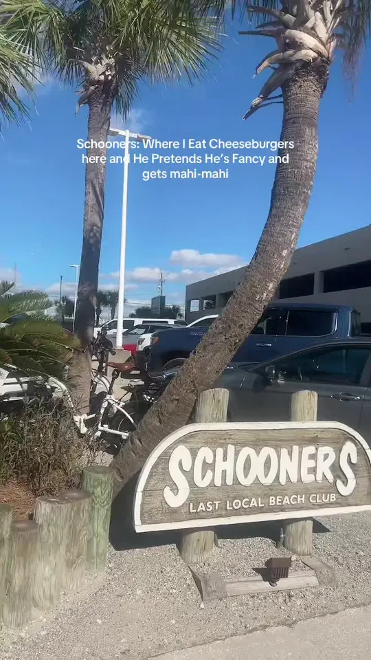 Schooners in Panama City showing review, fresh seafood, casual plates, raw bars, local fish, shrimp, video by lovingpanamacitybeach on TikTok