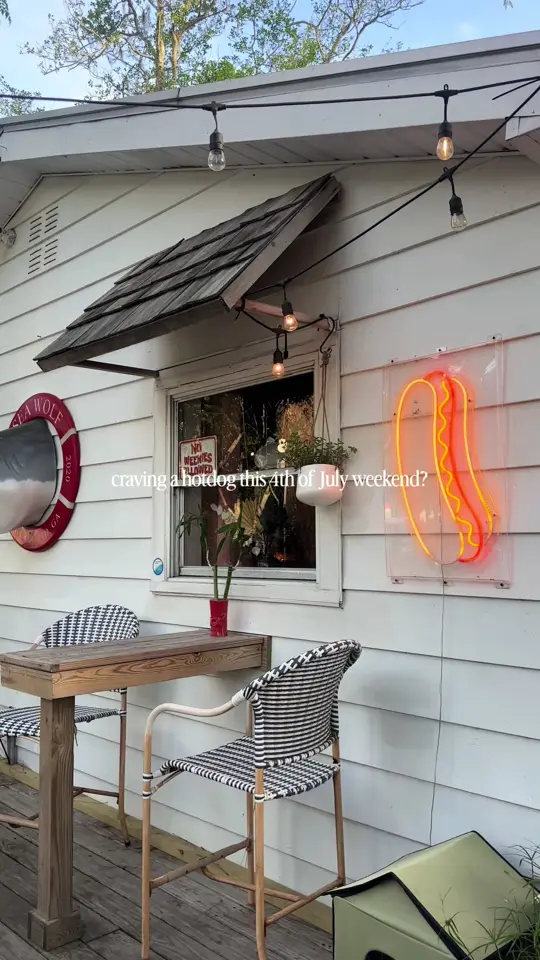 Sea Wolf Tybee in Tybee Island showing food, burnt ends hotdog, video by closingwithclovia on TikTok