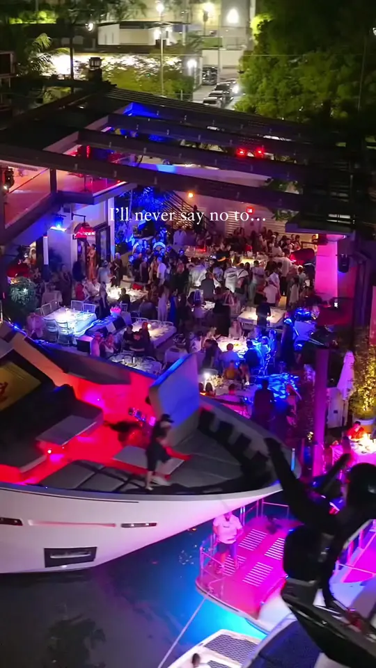 Seaspice Brasserie & Lounge in Miami showing drinks, cocktails, atmosphere, venue visit, video by seaspicemia on TikTok