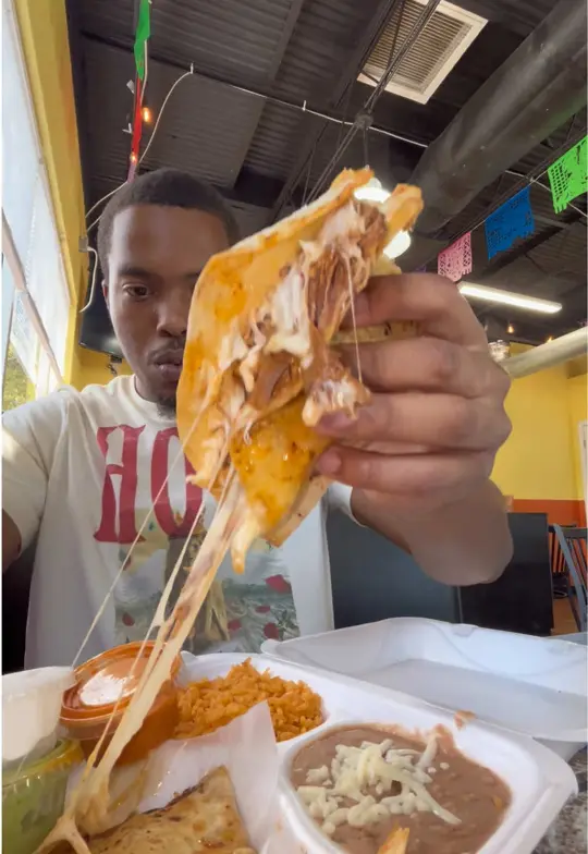 Seis Hermanas Mexican Food in Conyers showing review, visit, video by therealgagrubs on TikTok