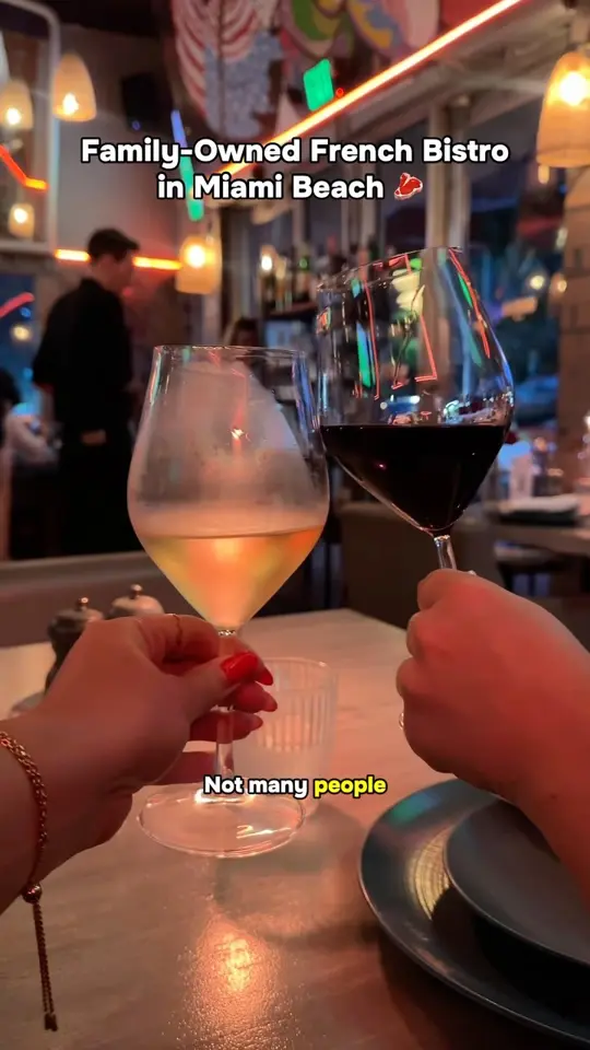  in Florida showing review, visit, happy hour, $8 wines by the glass, $9 cocktails, $2 oysters, $7 wagyu sliders, $10 croquetas, baguette, video by Lattes N' Luggage Travel Blog on Facebook
