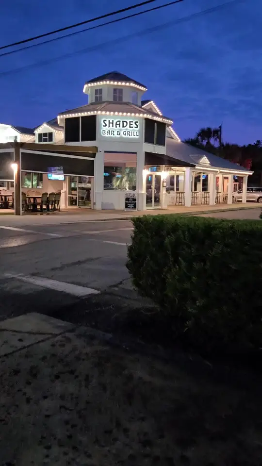 Shades Bar & Grill in Inlet Beach showing beer selection, food, reasonable price, video by kittenmindy6 on TikTok