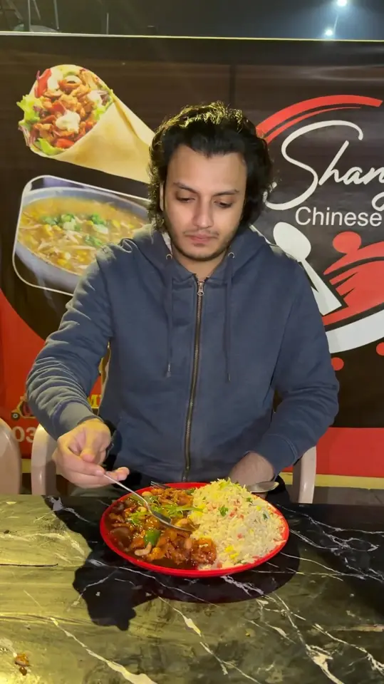 Shanghai Chinese Restaurant in Fort Myers showing review, hot and sour soup, chicken chowmein, chicken cashew nuts with egg fried rice, video by Bahawalpur Foodiess on Facebook
