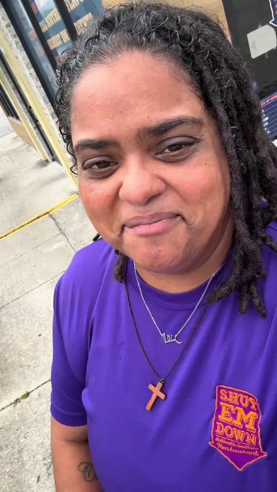 Shut Em Down Authentic Southern Restaurant in Jacksonville showing restaurant, fried chicken, ice, honey drippers, video by shutemdownkerlest904 on TikTok