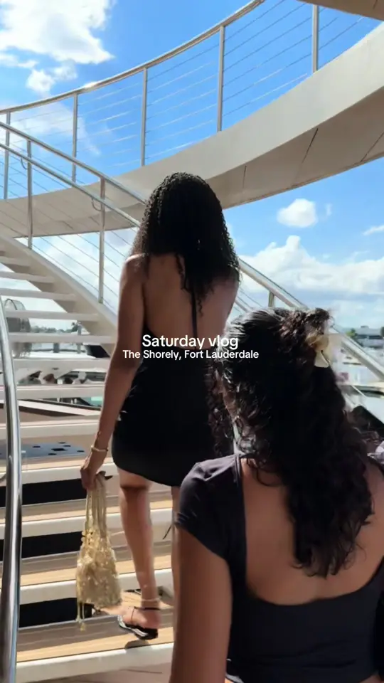 Sidewalk Bottleshop in Fort Lauderdale showing waterfront venue, cocktails, happy hour, video by ferg.jess on TikTok