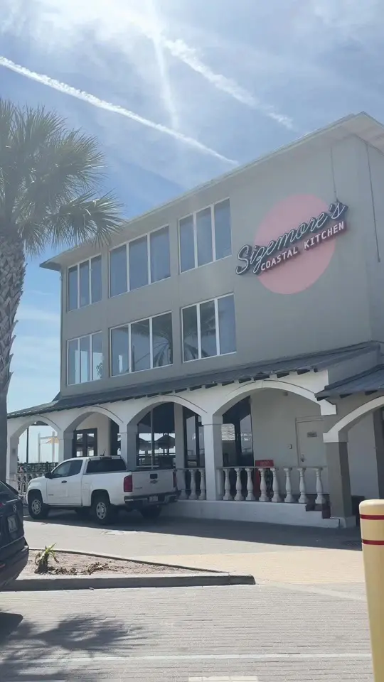 Sizemore’s Coastal Kitchen in Jacksonville Beach showing restaurant review, coastal cuisine, seafood, jacksonville florida, video by lynn_wylde on TikTok