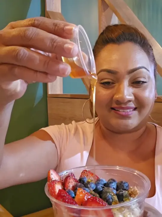 Smoothie Spot Restaurant in Miami showing breakfast, lunch, dinner, smoothies, wraps, grainbowls, salads, seafood, video by trinicookingwithnatasha_ on TikTok