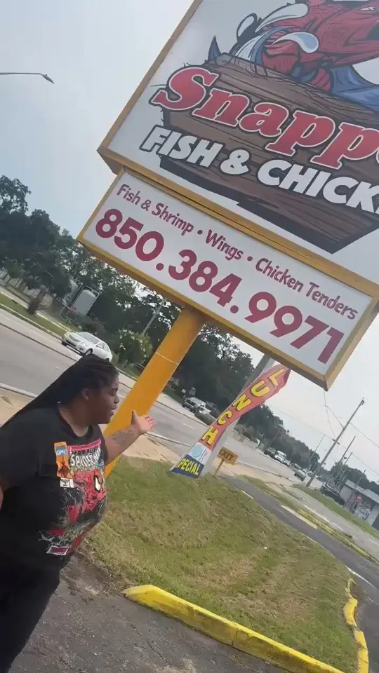 Snappers, Fish, and Chicken in Valdosta showing food, chicken and fish, video by Snapper Fish&Chicken on Facebook
