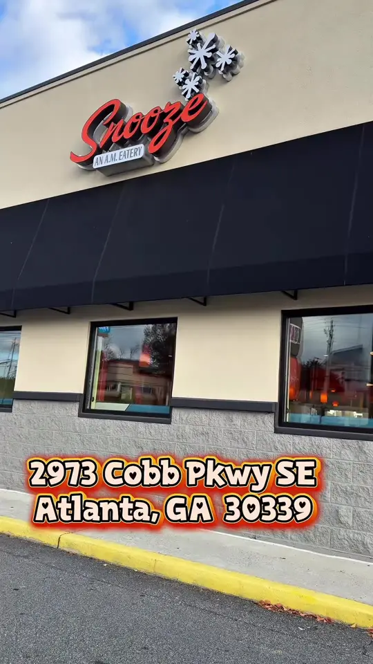 Snooze, an A.M. Eatery in Atlanta showing brunch, happy dance, video by amberbypass on TikTok