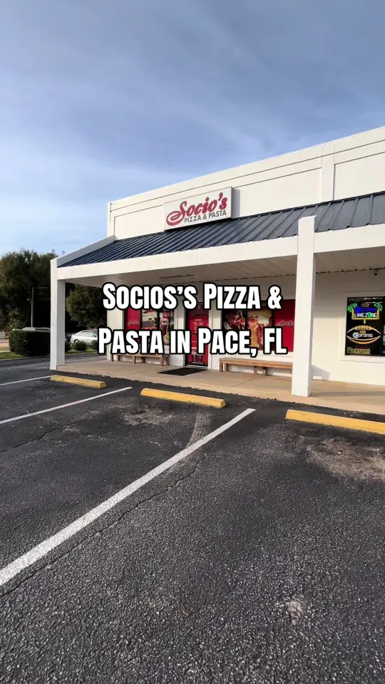 Socio's Pizza & Pasta in Pace showing review, visit, garlic breadsticks, marinara sauce, buffalo chicken pizza, maui chicken pizza, video by emerald.coast.eateries on TikTok