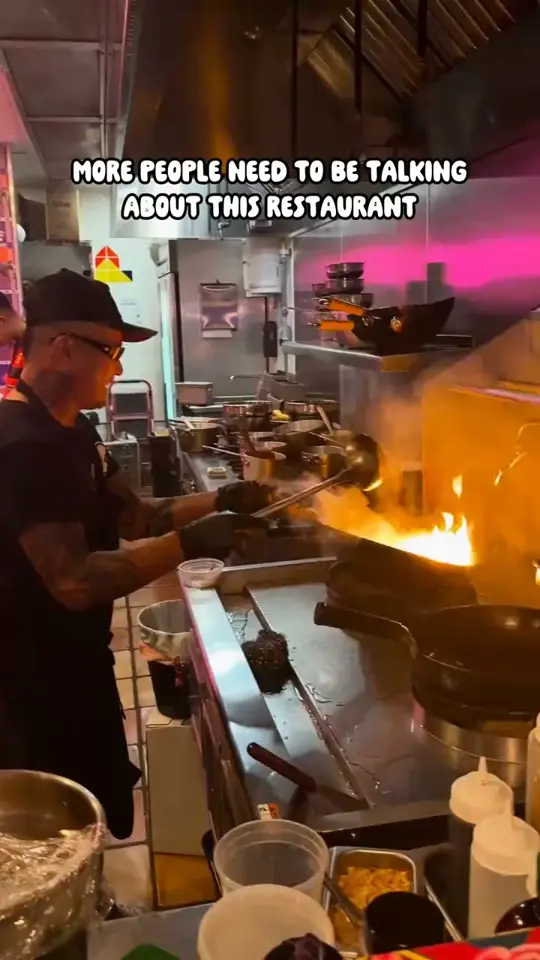 SOI Thai Street Food in Miami showing review, thai iced tea, pad thai wonton, holy basil stir fry with crispy pork, massaman curry, kaho soi, mango sticky rice, video by Iviethefoodie1 on Facebook