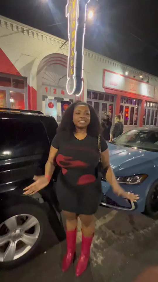 Southern Feed Store in Atlanta showing food review, burgers, fries, cheesesteaks, juice, ice cream, pizza, full bar, karaoke, video by slimandbre on TikTok