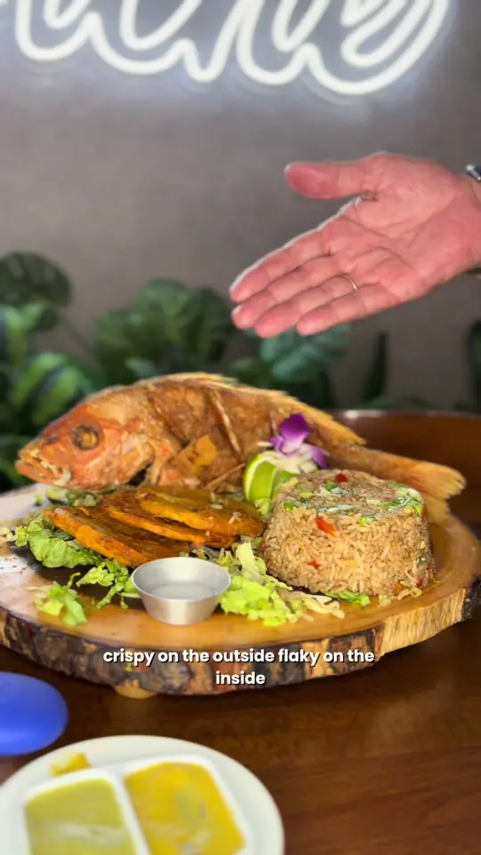  in Florida showing review, pulpo anticuchado, whole fried snapper, trio pescador, video by nuriaoliveiira_ on TikTok
