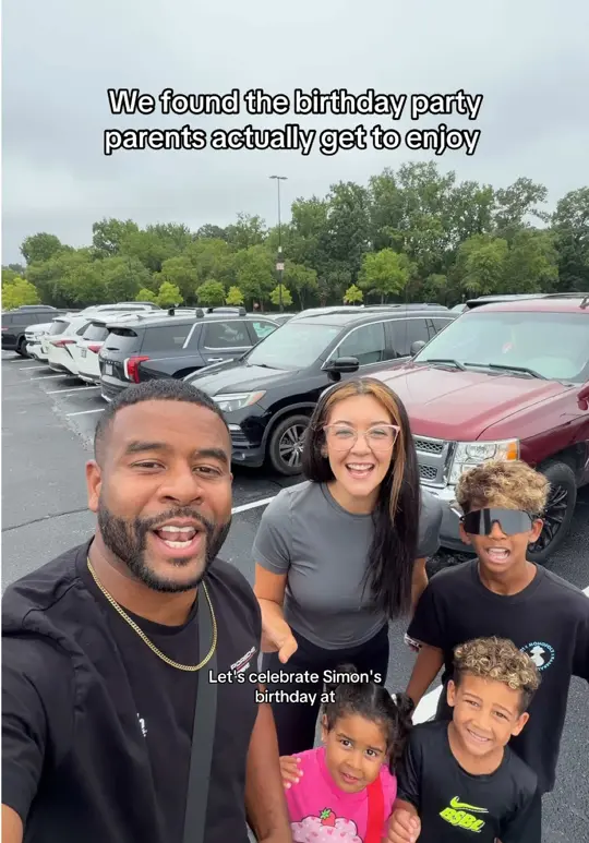 Stars and Strikes in Dallas showing party room, pizza, arcade games, kids having fun, video by thevelasquezfamilia on TikTok
