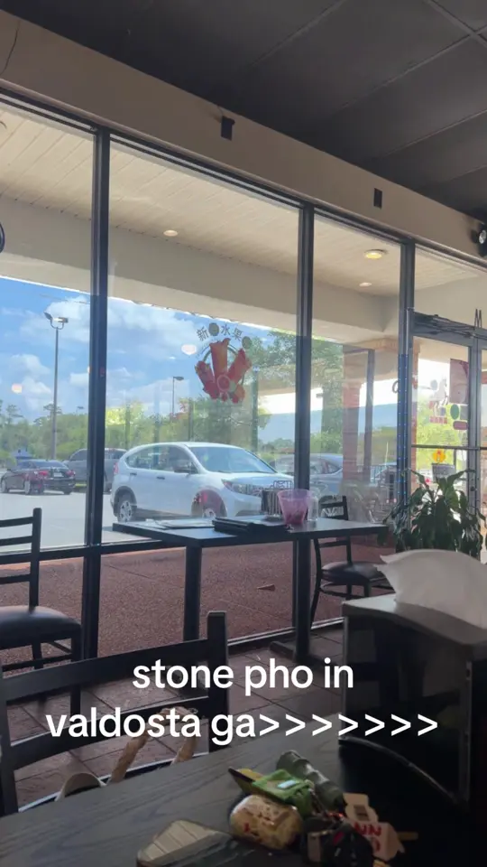 Stone Pho in Valdosta showing review, service, food, aesthetic, video by kblovesyall on TikTok