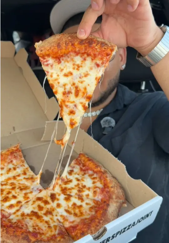Stoner's Pizza Joint Ocoee in Ocoee showing pizza, restaurant visit, video by felixxeats on TikTok