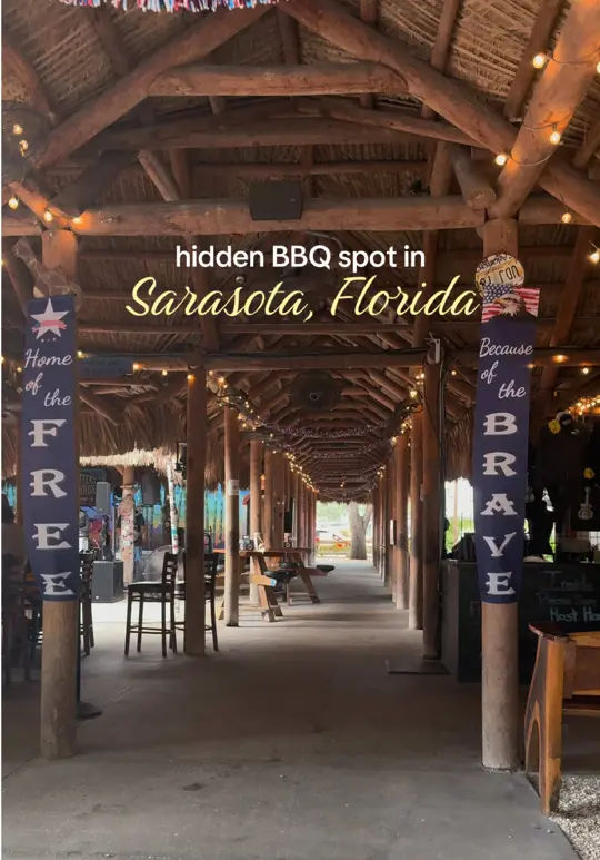 Stottlemyer's Smokehouse in Sarasota showing live music, atmosphere, review, video by wanderwiththefuentes on TikTok