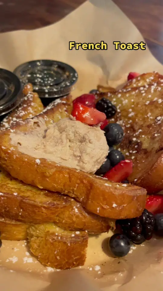 Sun in My Belly in Atlanta showing french toast, croque madame, bacon, video by atlbrunchspots on TikTok