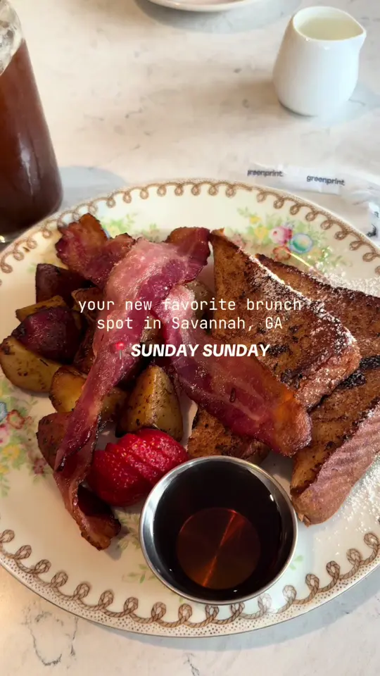 Sunday Sunday in Savannah showing brunch, shrimp & grits, lemon pancakes, fried chicken, brioche french toast, video by fakerchlmatthews on TikTok