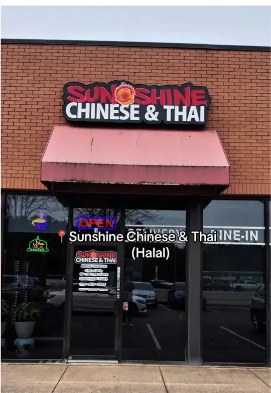 Sunshine Chinese - Thai Restaurant in Suwanee showing food review, hot & sour soup, chicken corn soup, kao soi, thai basil noodles, massaman curry, happy family, video by atlhalalbites on TikTok