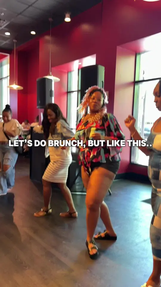 T's Brunch Bar in Atlanta showing cocktail, mimosas, food, video by tsbrunchbar on TikTok