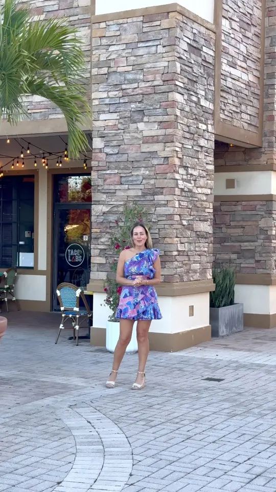  in Florida showing visit, review, tacos, chicken birria tacos, beef birria tacos, margaritas, chips and guacamole, video by Grace Dieterich on Facebook