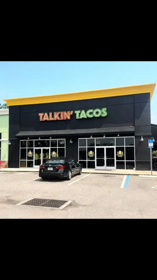Talkin’ Tacos Oakleaf Town Center in Jacksonville showing review, atmosphere, customer service, video by authoroctaviagrant on TikTok