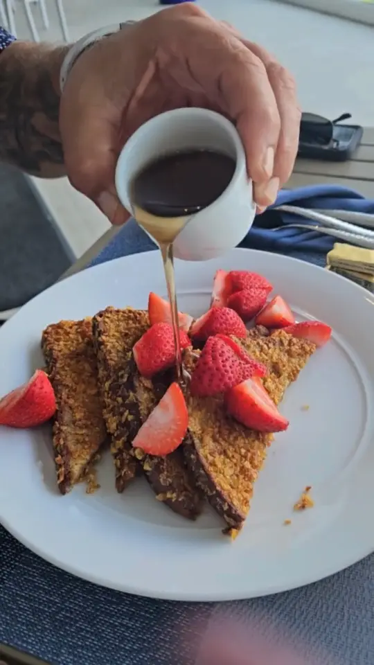 Tarpon House in Fort Myers showing food, atmosphere, video by Marriott Sanibel Harbour Resort & Spa on Facebook