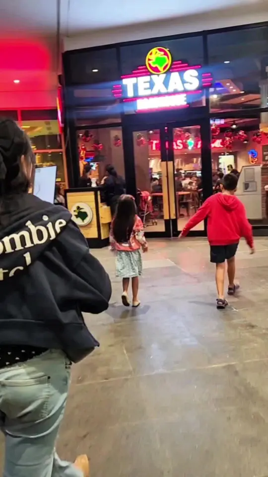 Texas Roadhouse in Athens showing dinner, family time, video by serrangel02 on TikTok