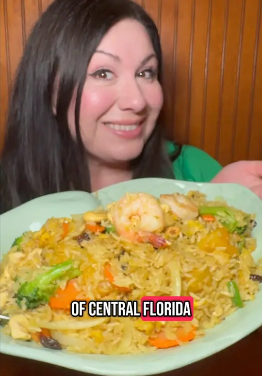 Thai Blossom Restaurant in Winter Garden showing food, chicken pad thai, drink, momosas, video by thetastebuzz on TikTok