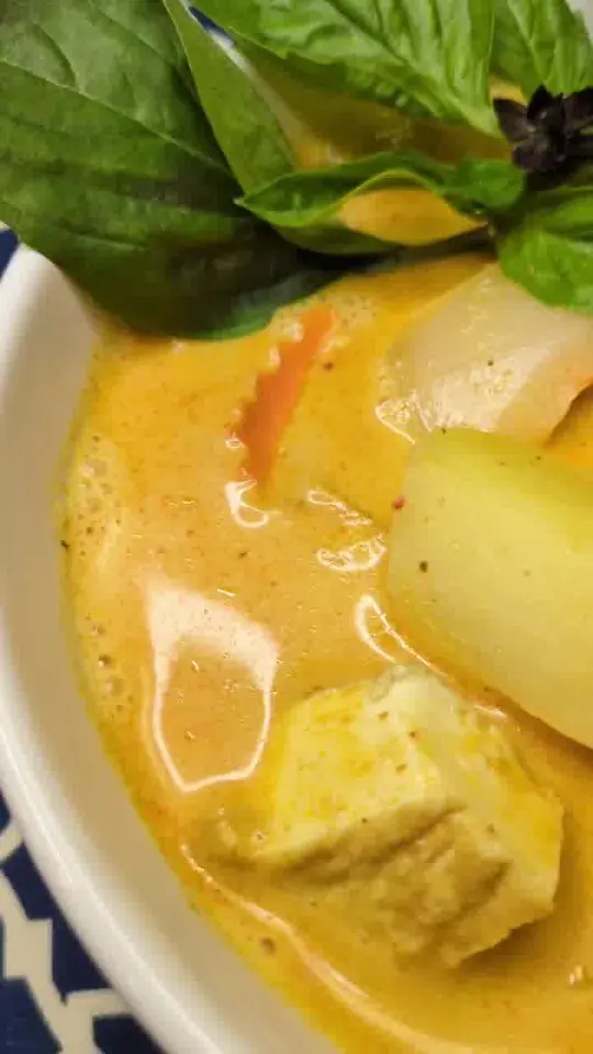 Thai House (Takeout Only) in Columbus showing restaurant, thai food, curry, video by Thai House on Facebook