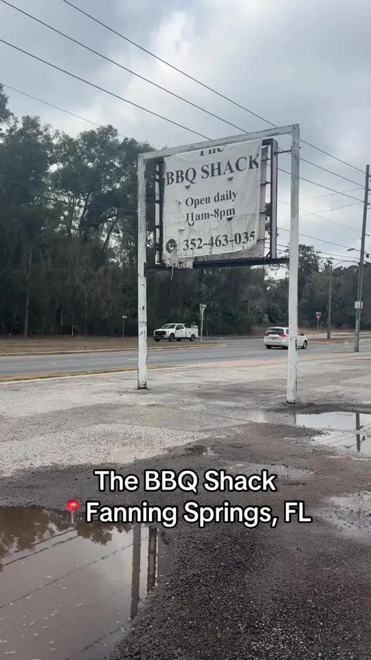 The BBQ shack in Fanning Springs showing visit, pulled pork on garlic toast with sweet bbq sauce, video by homeiswhereweroam on TikTok