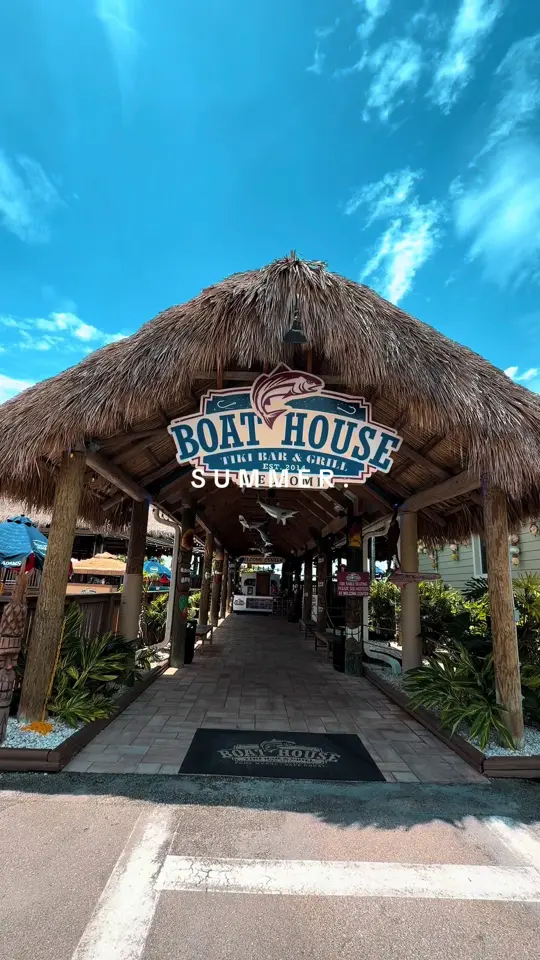 The Boathouse in Fort Myers showing cocktail, refreshing cocktails, food, delicious bites, atmosphere, views, video by theboathousefm on TikTok