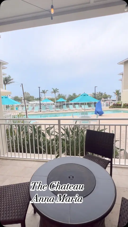  in Florida showing restaurant visit, food, drinks, atmosphere, local hangout, video by Samantha Cantrell on Facebook