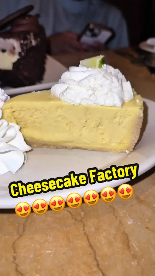 The Cheesecake Factory in Coral Gables showing review, oreo dream extreme cheesecake, key lime pie cheesecake, video by hreatsss on TikTok