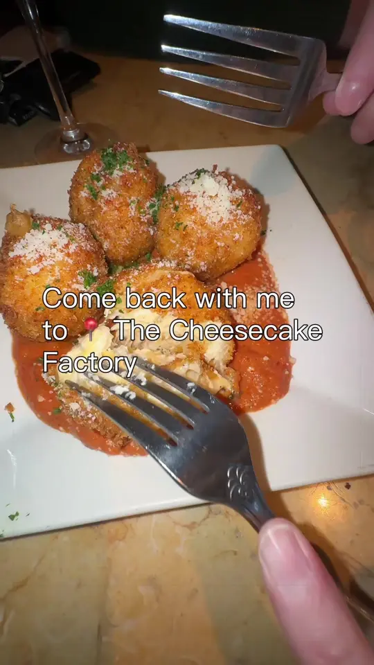 The Cheesecake Factory in Lutz showing food review, mac and cheese, mukbang, video by megmercs on TikTok
