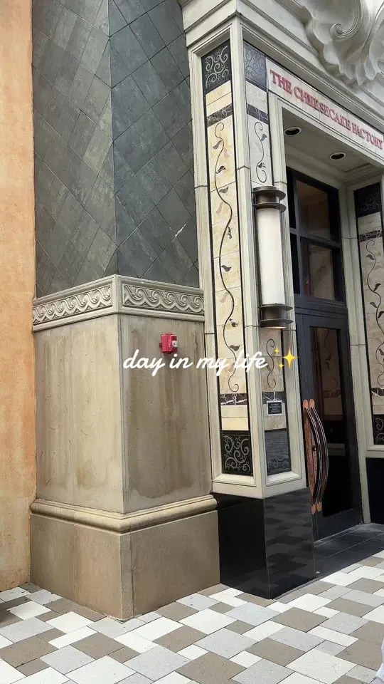 The Cheesecake Factory in West Palm Beach showing brunch, cheesecake factory visit, video by ndiiax0 on TikTok