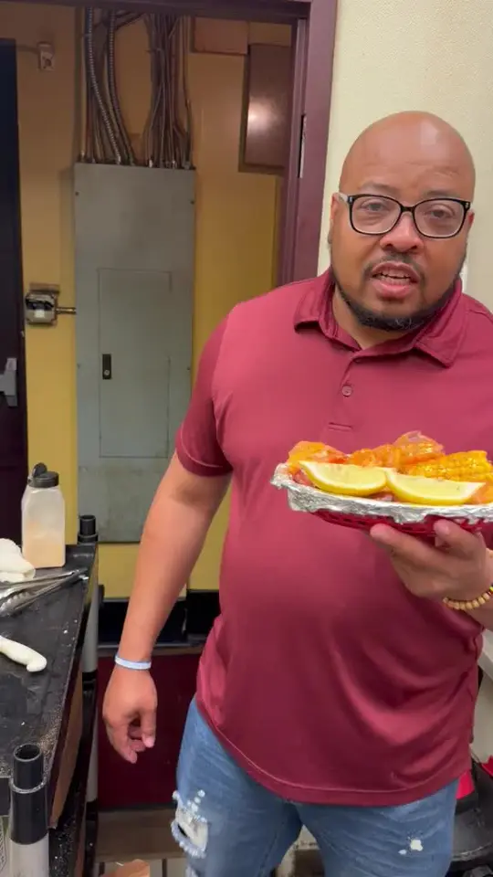 The Cigar Bar in Lithonia showing food, shrimp boil, video by rodtothej on TikTok