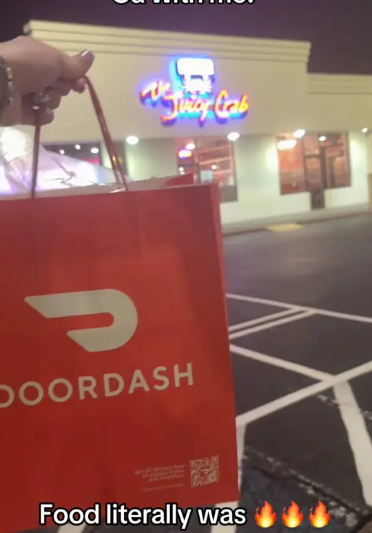 The Juicy Crab Athens in Athens showing review, visit, food, service, drinks, video by ericaericaaaaa on TikTok