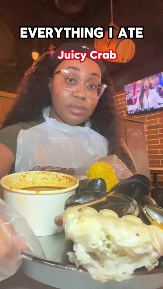 The Juicy Crab in Douglasville showing seafood boil, mukbang, father's day special, video by callmecandace.tv on TikTok