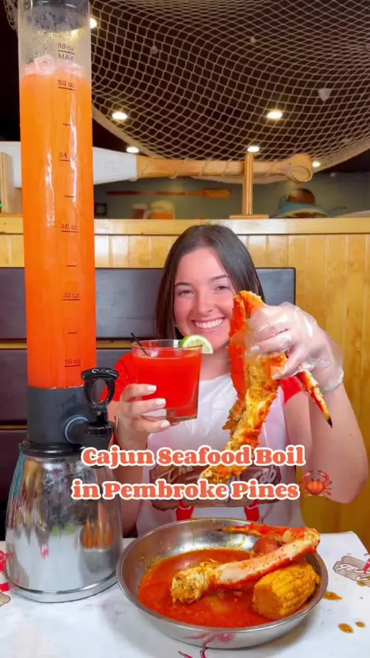 The Juicy Crab in Pembroke Pines showing seafood boil, king crab, oysters, crablegs, video by treatyoselfeverywhere on TikTok