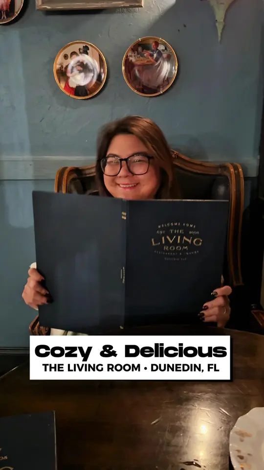 The Living Room on Main in Dunedin showing review, atmosphere, decor, food, video by denalovesfood on TikTok