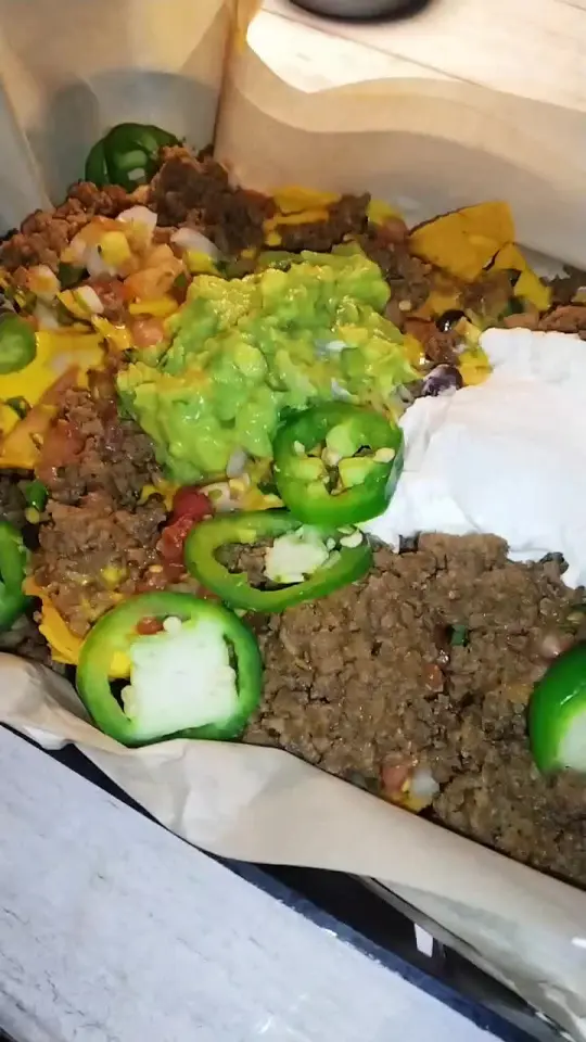  in Florida showing food review, beef tacos, chicken tacos, beef nachos, video by benzfitness0777 on TikTok