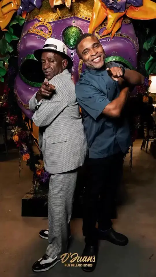 The New Orleans Connection in Smyrna showing oysters, seafood, soul food, drinks, video by Mr. Tendernism on Facebook